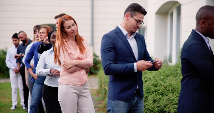 7 Tipe Kepribadian Orang dalam Antrian: Dari Istilah Ular Licik hingga Kuda Bertanduk Menurut Konsep Alam David Attenborough - Image