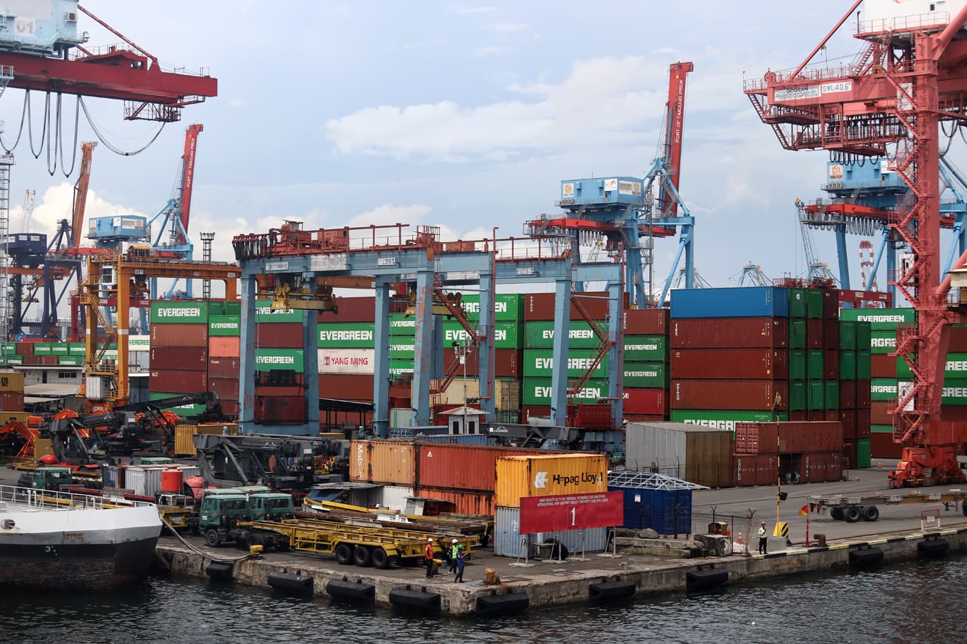 Ekspor RI Turun per Oktober 2025, Dipicu Pengiriman Minyak Mentah yang Merosot - Image