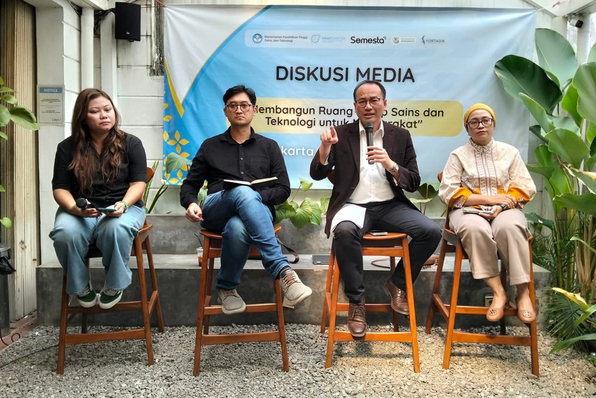 Kemendiktisaintek Kucurkan Rp 57,5 Miliar, Agar Hasil Penelitian Nggak Cuma Numpuk di Kampus - Image