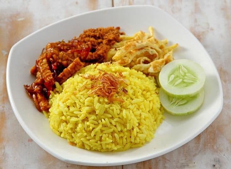 5 Rekomendasi Warung Nasi Kuning Enak di Surabaya, Lauk Melimpah dan Bikin Kenyang - Image