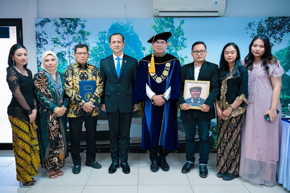 Pengabdian Almarhum Anggit Bima Wicaksana Mahasiswa IPB di Papua Dapat Penghormatan di Wisuda - Image