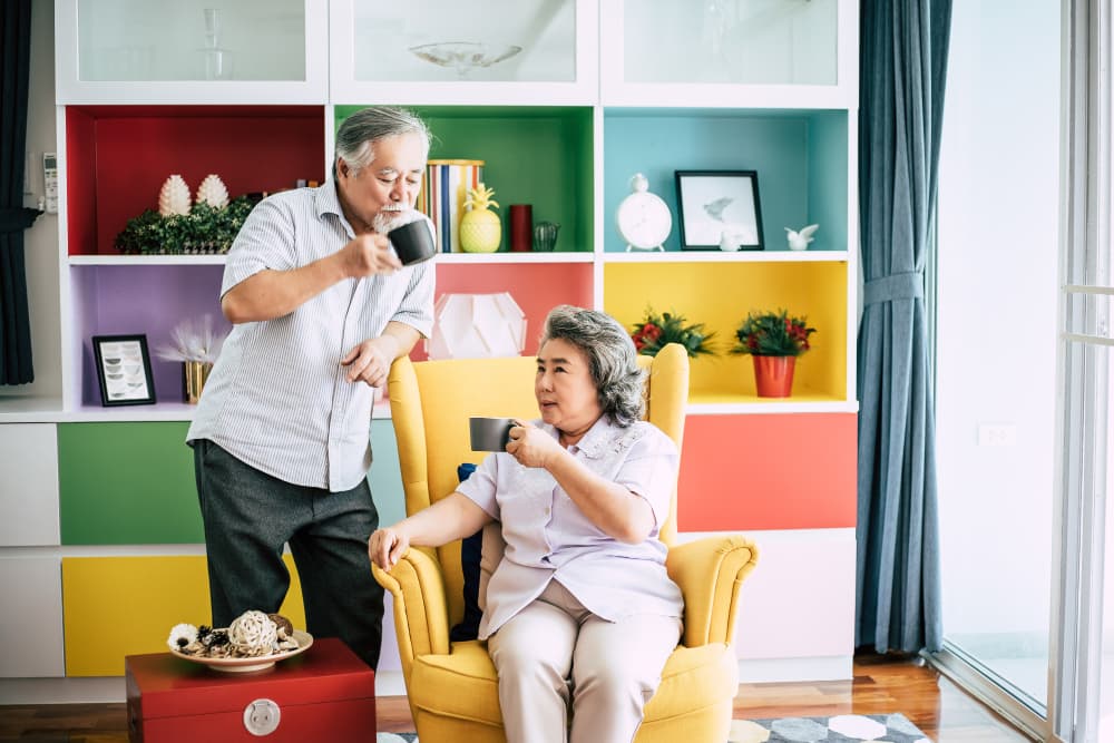 8 Perilaku Rahasia Orang yang Tetap Ceria dan Tidak Merasa Sepi Meski Usia Menua - Image