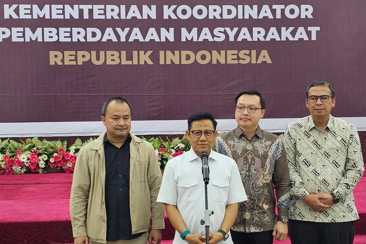 Menko PM Cak Imin Tegaskan Tak Musuhi Indomaret dan Alfamart, tapi Ajak Kolaborasi dengan UMKM - Image