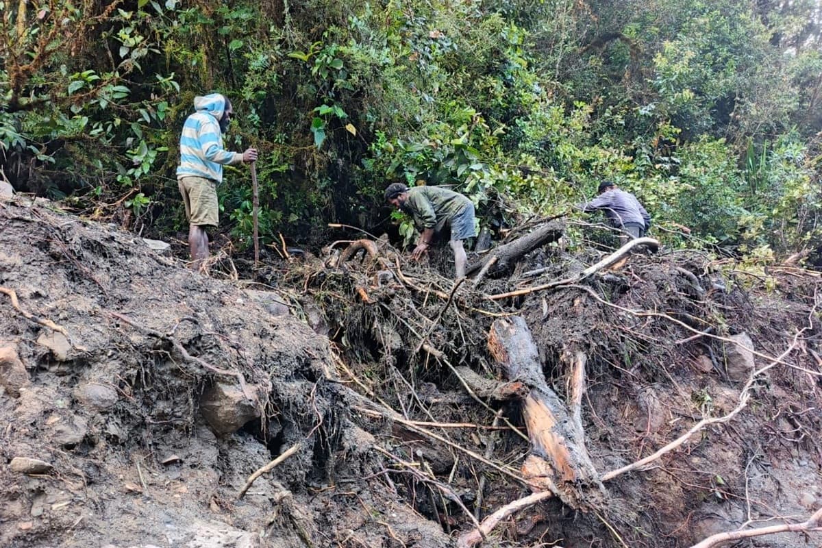 23 Orang Hilang Pasca Banjir dan Longsor di Nduga, Prajurit TNI Dikerahkan Cari Korban - Image
