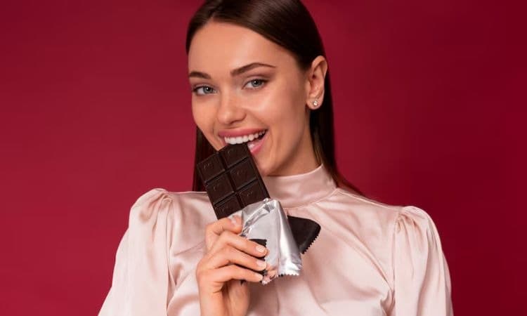 Coklat Bisa Jadi Penyelamat Meredakan Nyeri Menstruasi, Berikut 8 Makanan Terbaik yang Disarankan untuk Dikonsumsi Saat Haid - Image