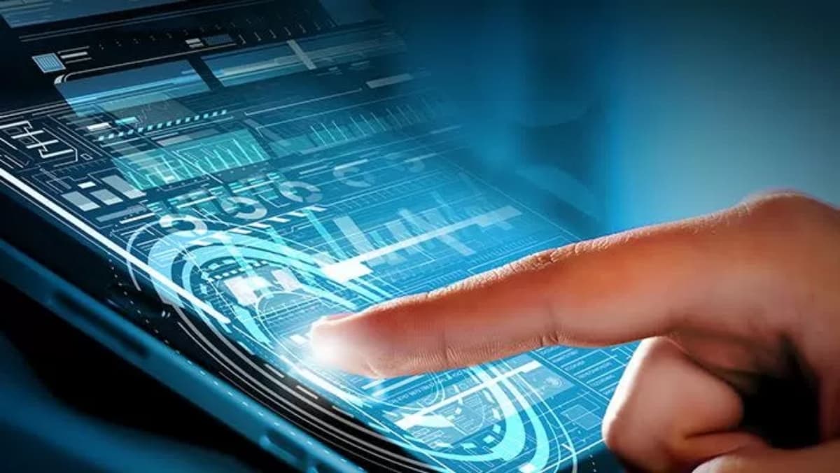 DPR Mendesak Percepatan Proyek Pusat Data Nasional untuk Keamanan Digital - Image