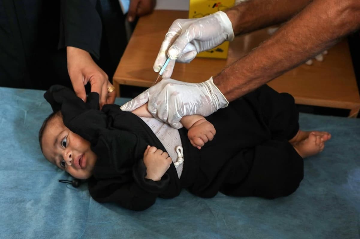 Israel Halangi Bantuan Medis dan Susu Bayi ke Gaza, Anak-anak jadi Korban Blokade Kemanusiaan - Image