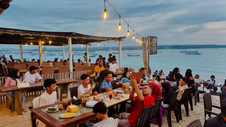 Ingin Makan Ikan Laut Segar di Pulau Dewata? Inilah Top 5 Warung Seafood Murah di Pantai Bali View Sunset - Image