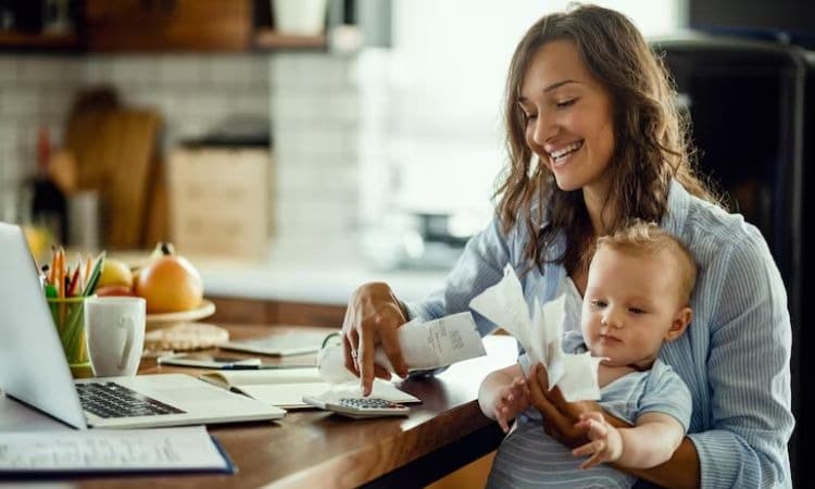 8 Trik Sederhana Mengatur Keuangan dan Menemukan Celah Menabung bagi Ibu Rumah Tangga - Image
