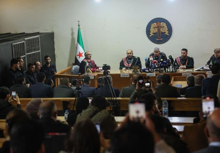 Suriah Gelar Sidang Perdana Kasus Bentrokan Pesisir, Ratusan Tersangka Mulai Diproses - Image