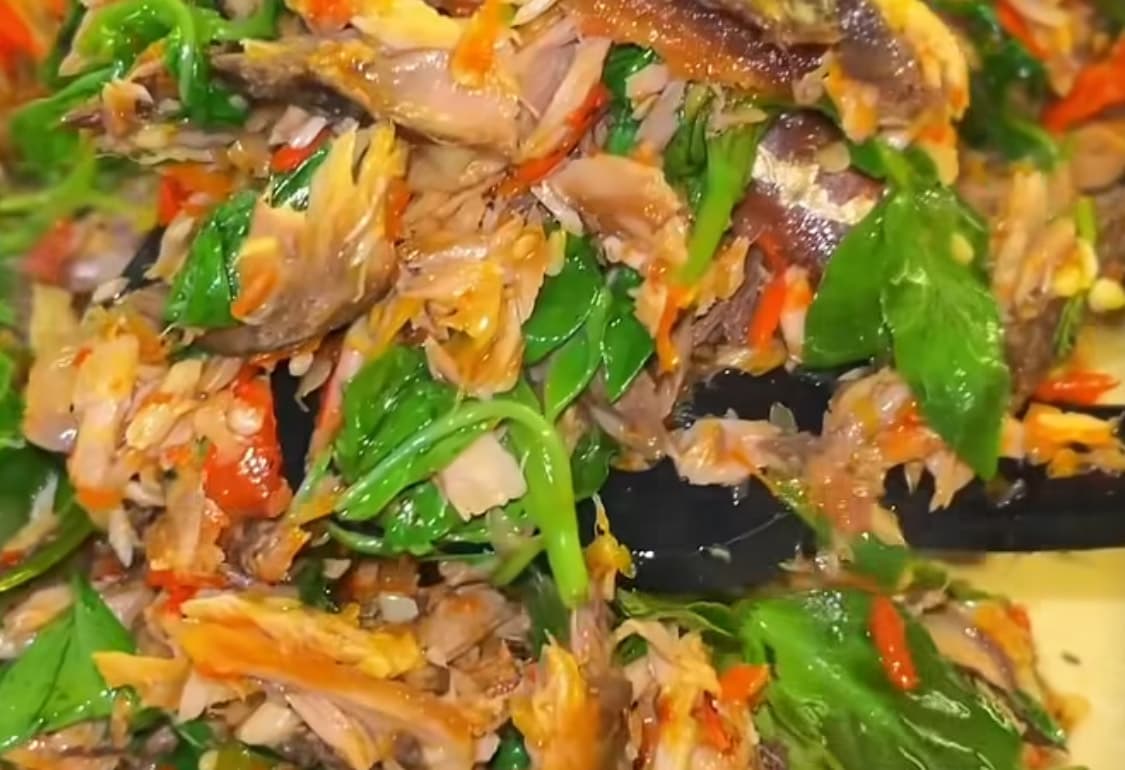 Resep Tongkol Suwir Kemangi, Pedas Harum Bikin Nambah Nasi - Image