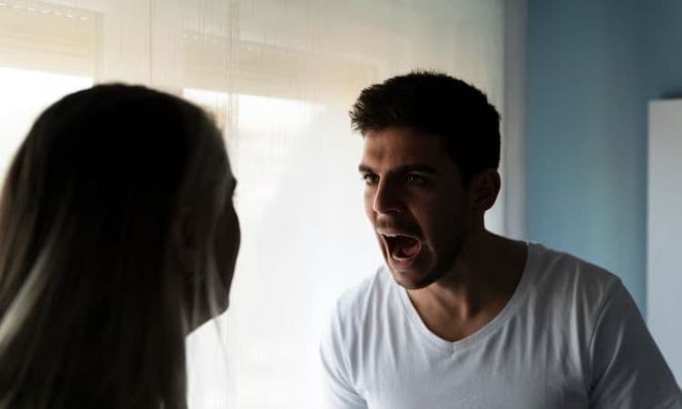 4 Zodiak ini Selalu Terjebak dengan Sosok Manipulatif, Mudah Jatuh Hati dengan Orang yang Salah - Image