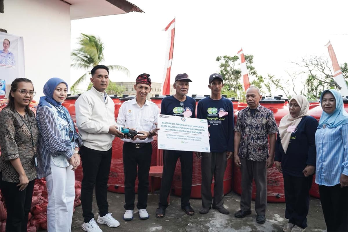 Pegadaian dan Universitas Halu Oleo Perkuat Pemberdayaan Pandai Besi Binongko - Image