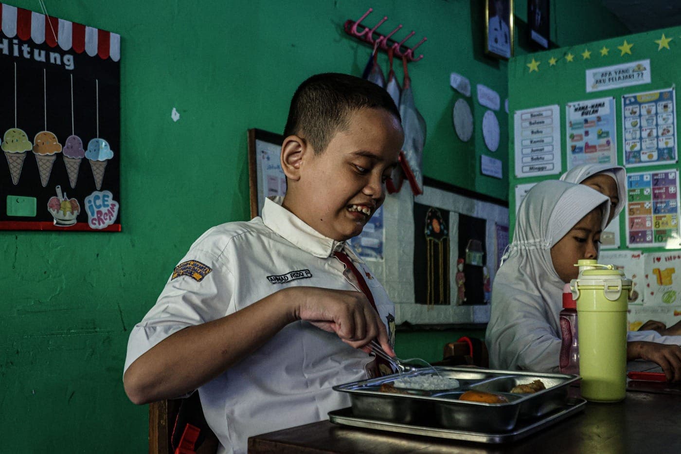MBG Bawa Perubahan Terhadap Siswa Berkebutuhan Khusus di SLB 5 Jakarta: Dari yang Rajin Masuk, Hingga Torehkan Prestasi - Image