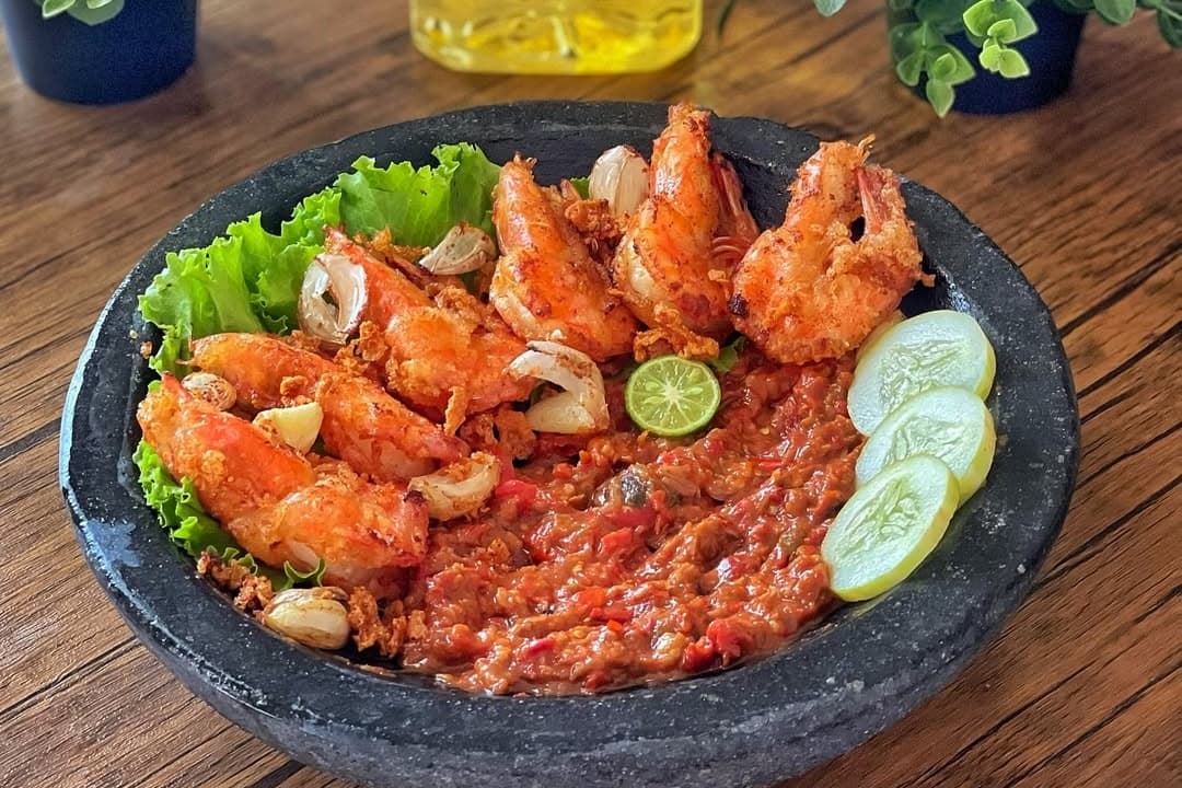 Cara Membuat Udang Goreng Bawang Putih dan Sambal Tempong Khas Banyuwangi, Super Gurih dan Pedas Mantap - Image