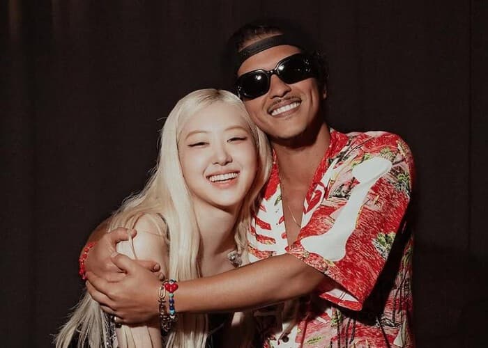 Rosé BLACKPINK dan Bruno Mars Lewat "APT." Raih 4 Kategori di Apple Music 2025 - Image