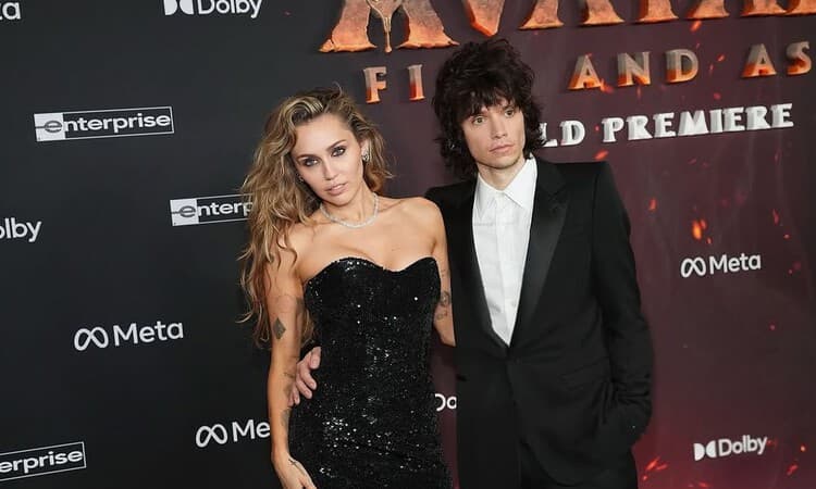 Miley Cyrus Umumkan Pertunangan dengan Maxx Morando Setelah 4 Tahun Jalani Hubungan Asmara - Image