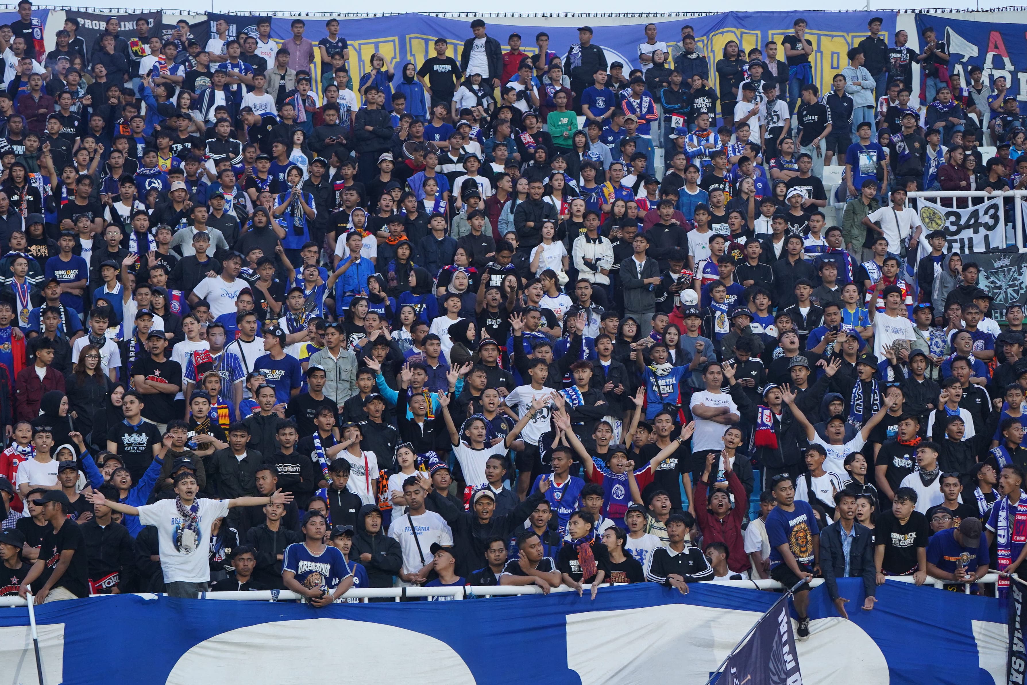 Arema FC Tak Sendiri! 5.000 Aremania Diperkirakan Serbu Stadion Utama GBK Lawan Persija - Image