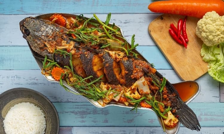 Ingin Berburu Kuliner Ikan di Ambon? Ini 12 Menu Ikonik yang Harus Dicoba! - Image