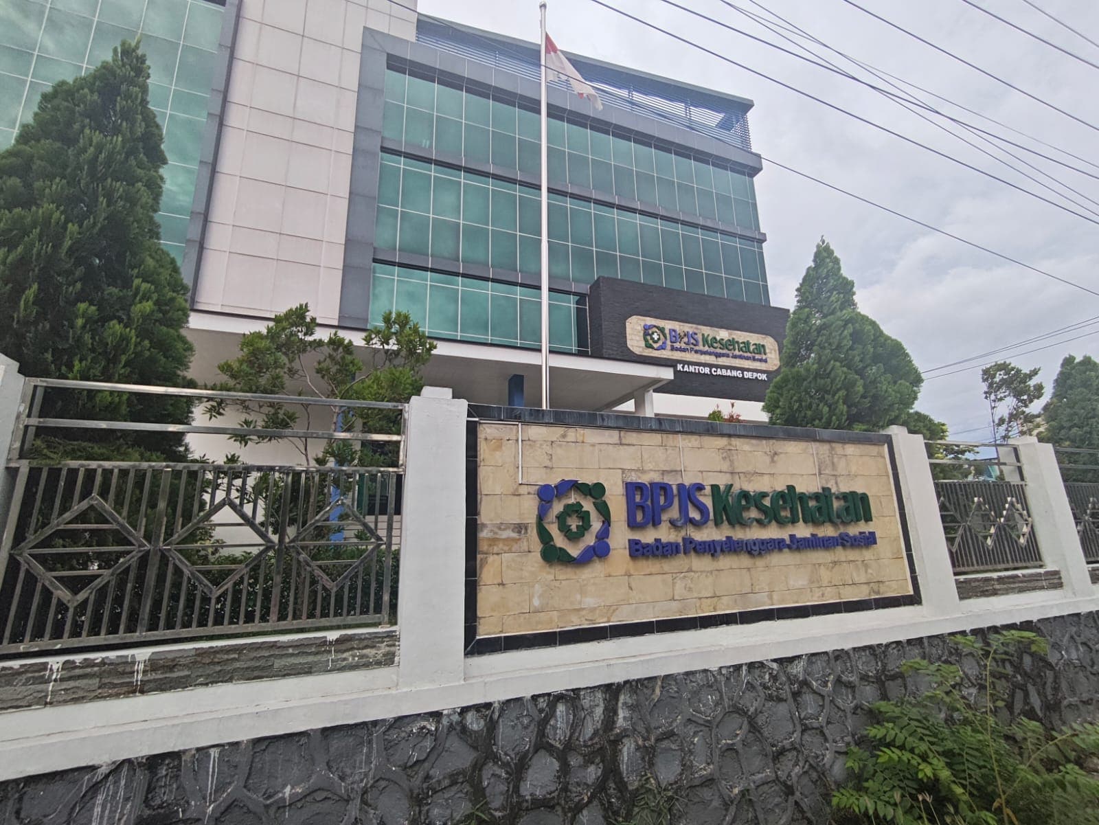 UHC Depok Terancam di 2026, Ribuan Warga Miskin Berpotensi Kesulitan Akses Berobat - Image