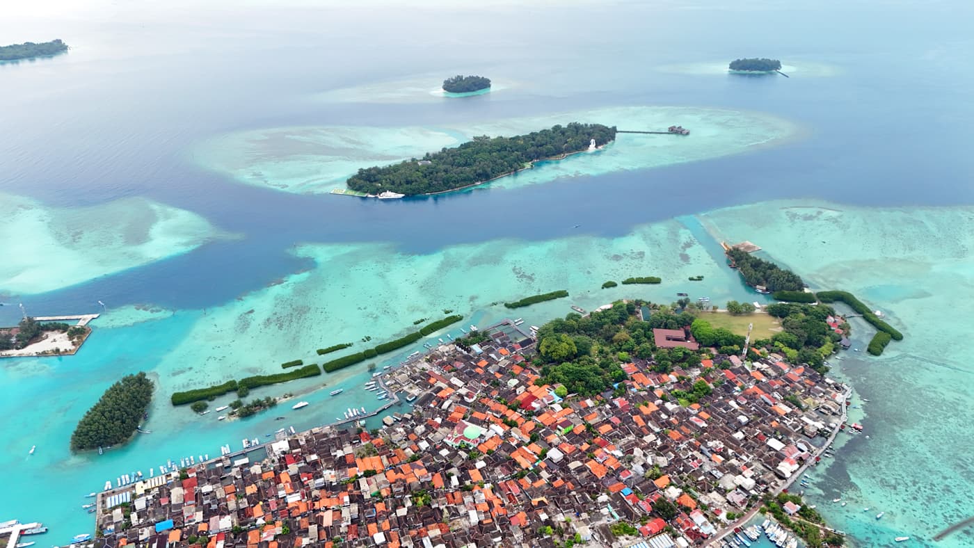 Libur Imlek 2026, Ribuan Wisatawan Serbu Kepulauan Seribu - Image