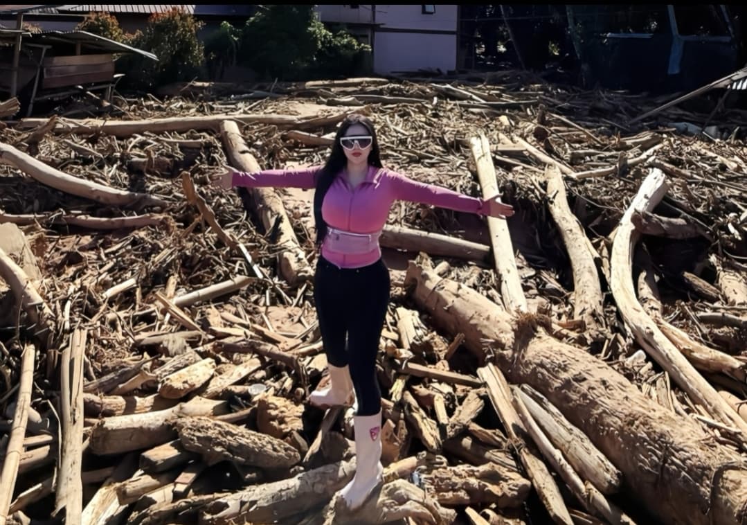 Tanggapan Novi Rizki Usai Dihujat Netizen Gara-gara Pakaian Ketatnya Saat Datang ke Sumatera - Image