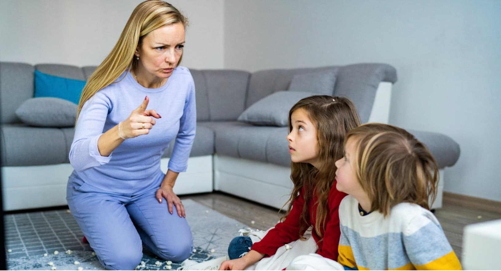 7 Tanda Seseorang Dibesarkan Orang Tua yang Egois dan Dampaknya Masih Terasa hingga Dewasa - Image