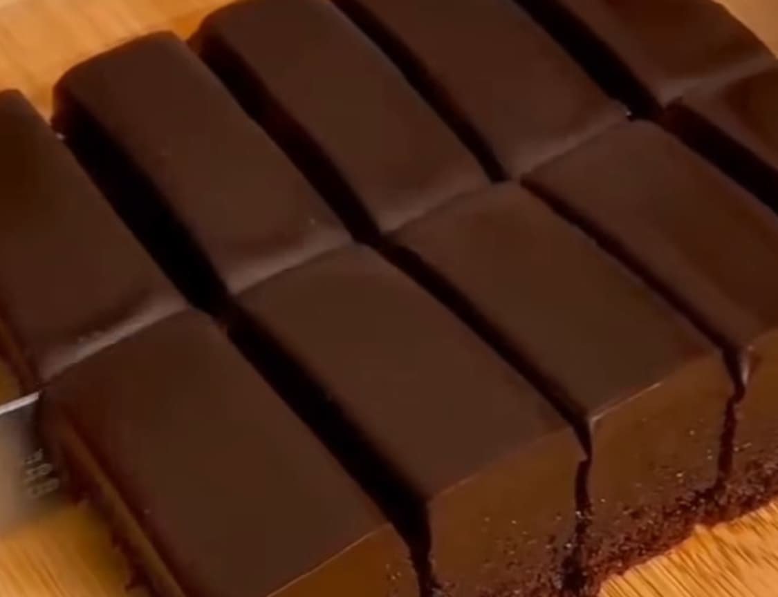 Cake Cokelat Super Nyoklat Tanpa Oven, Lembut dan Lumer di Mulut - Image