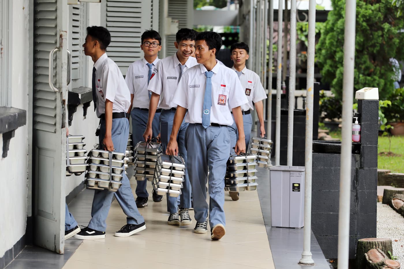 Menko Pangan Zulhas Pastikan MBG Tetap Berjalan selama Bulan Ramadhan - Image