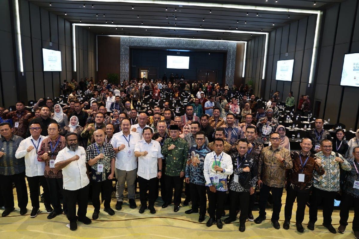 Tutup Rakernas XVII Apkasi 2026, Mendagri Tito Ingatkan Pentingnya Investasi SDM - Image