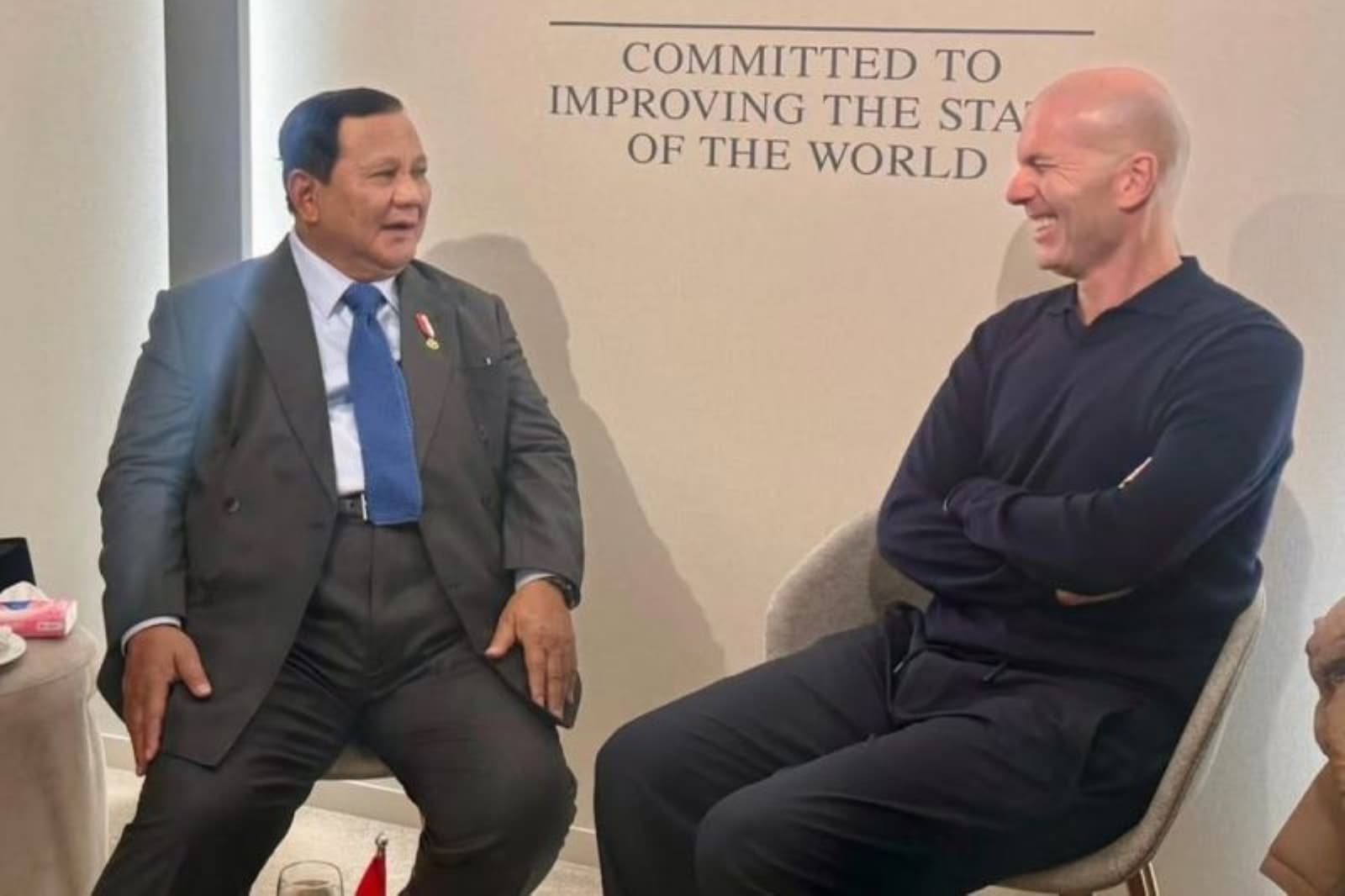 Berjumpa Zidane, Prabowo Ungkap Ingin Terus Majukan Sepak Bola Indonesia - Image