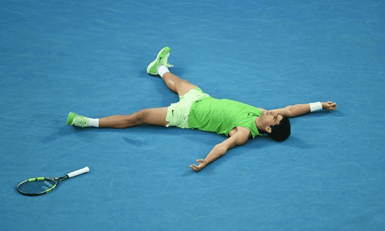 Carlos Alcaraz Menangi Laga Maraton Dramatis dan Tembus Final pada Laga Australia Terbuka - Image