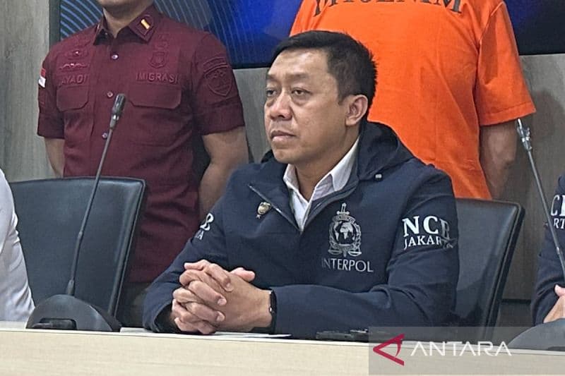Resmi! Interpol Terbitkan Red Notice untuk Cari Riza Chalid, Polri Klaim Tahu Keberadaannya - Image