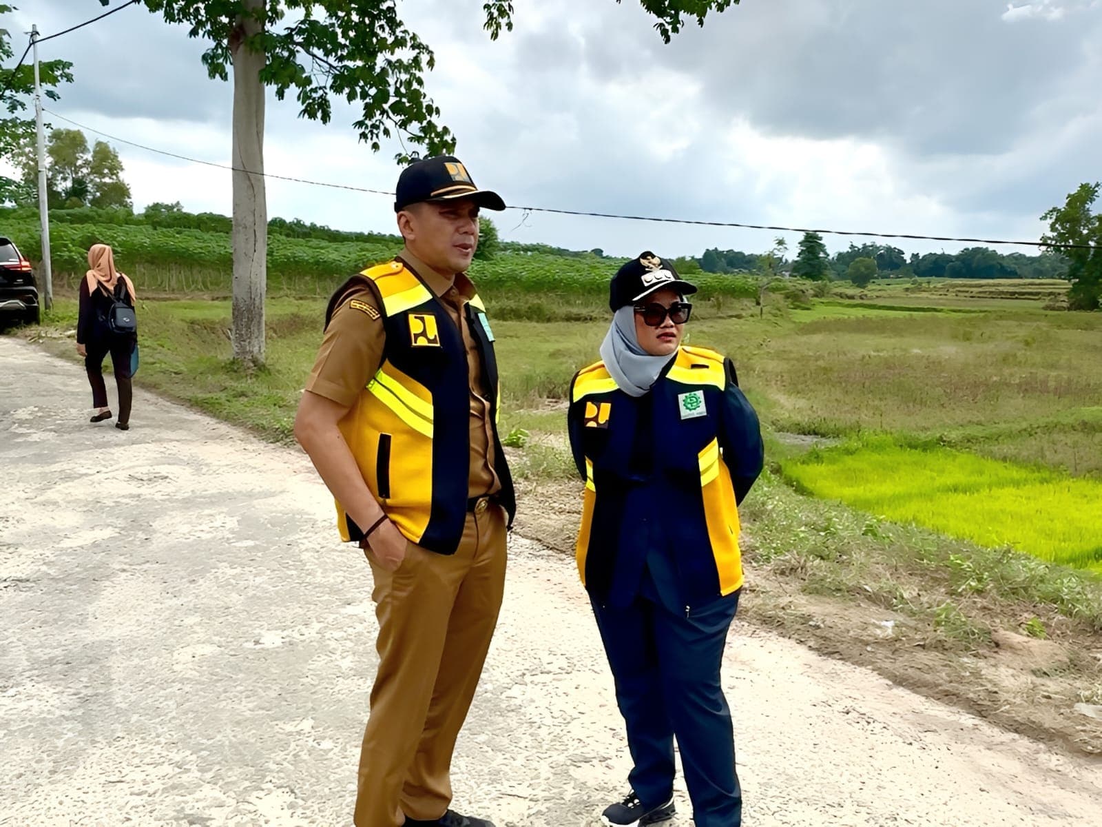 Viral Pelajar Seberangi Sungai Pakai Perahu untuk Sekolah, Bupati Lamtim: Jembatan Merah Putih Segera Dibangun - Image