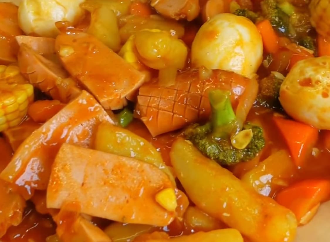 Sosis Tumpah: Resep Simpel ala Restoran Seafood yang Ramah Keluarga - Image