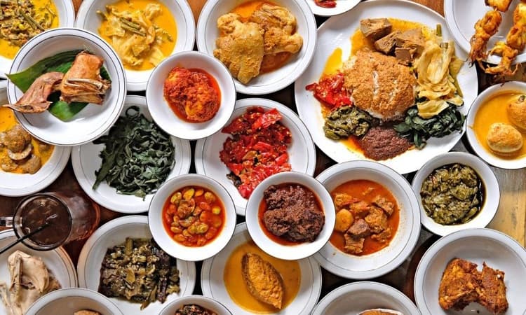 7 Rekomendasi Nasi Padang Enak di Depok, Favorit Warga Lokal hingga Langganan Artis - Image