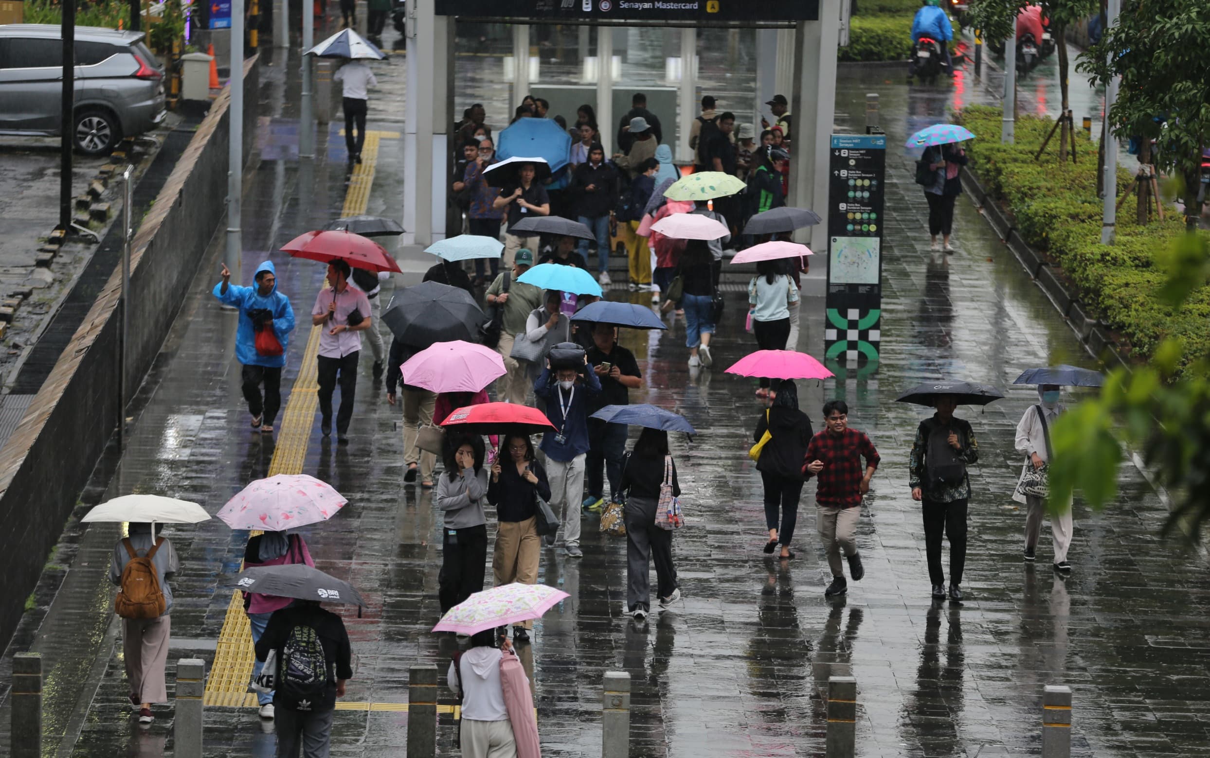 BMKG Imbau Warga Waspada Potensi Hujan Lebat pada Pertengahan Februari 2026 - Image