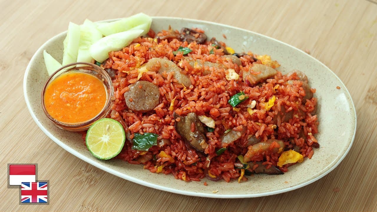 Praktis dan Merah Menggoda: Resep Nasi Goreng Merah Khas Makassar Ala Devina Hermawan yang Kaya Isian dan Bumbu Meresap - Image