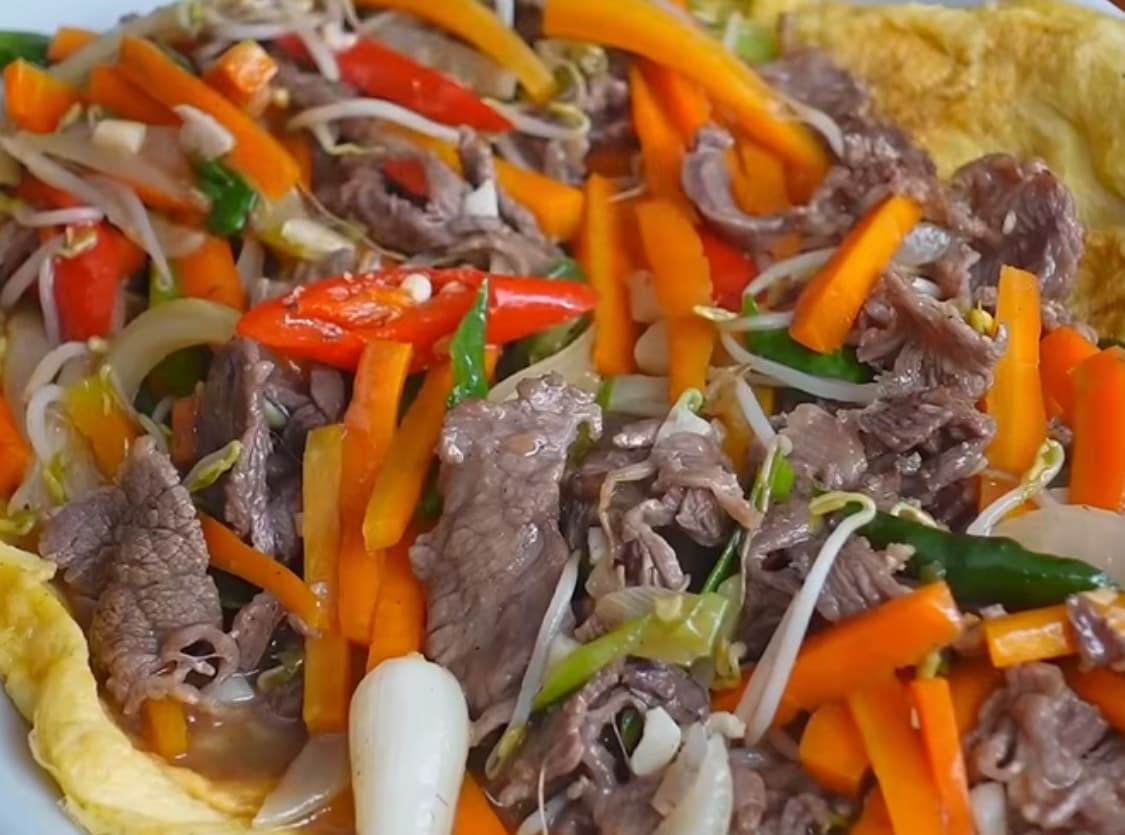 Auto Naik Level! Resep Telur Dadar Siram Sayur ala Rumahan yang Viral dan Bikin Nambah Nasi - Image