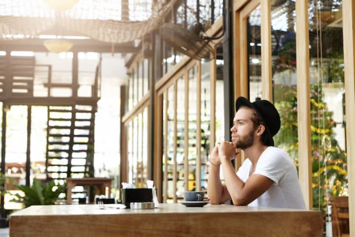 Orang yang Terlihat Kaya dengan Penghasilan Kecil Biasanya Mengikuti 7 Aturan Tak Tertulis Ini Menurut Psikologi - Image