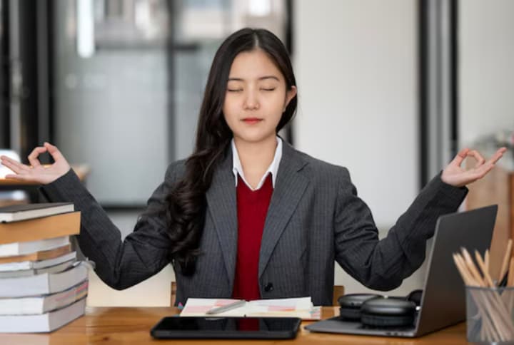 Orang yang Diam-diam Berhenti Berusaha untuk Membuat Semua Orang Terkesan Biasanya Menunjukkan 8 Tanda Kematangan Emosional Ini Menurut Psikologi - Image