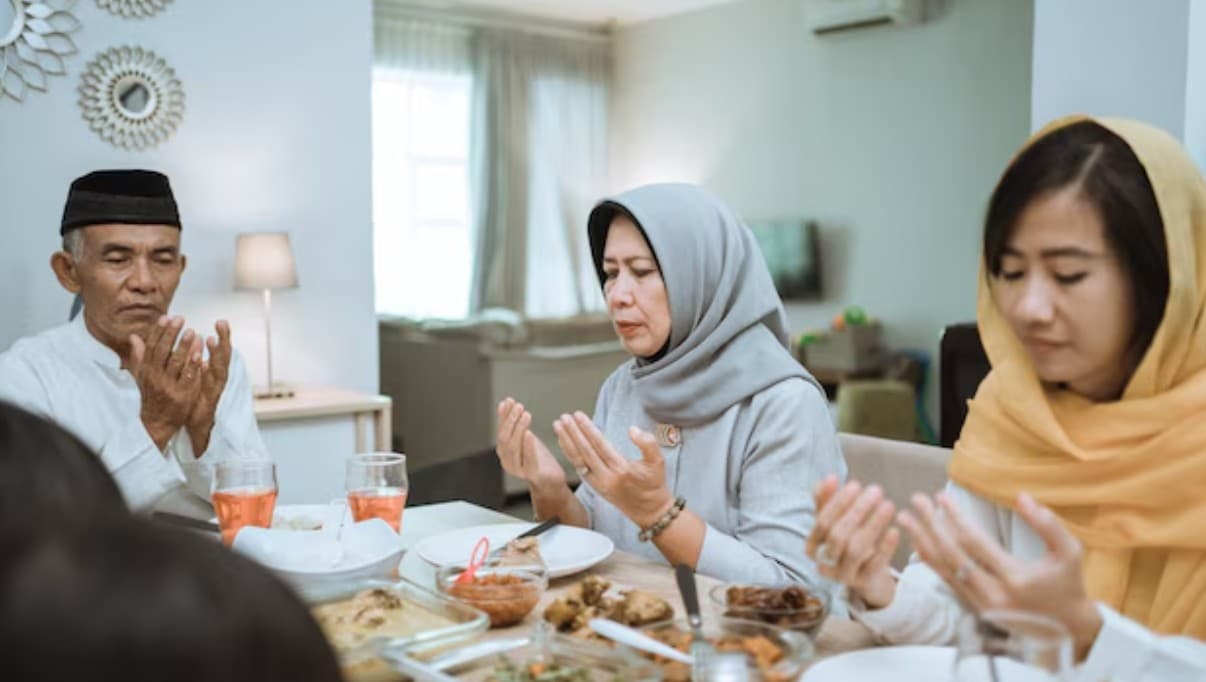 Jadwal Buka Puasa Kota Bogor 19-21 Februari 2026, Ramadhan Kareem Membawa Sukacita - Image