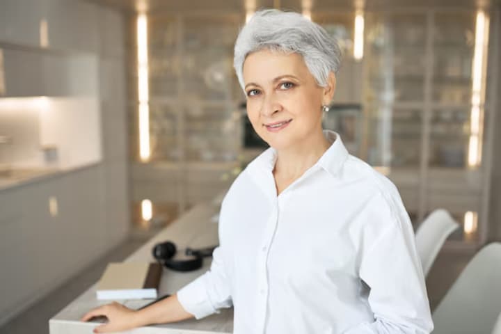 9 Kebiasaan Sehari-hari Orang Berusia di Atas 60 Tahun yang Sering Dikira 10 Tahun Lebih Muda - Image