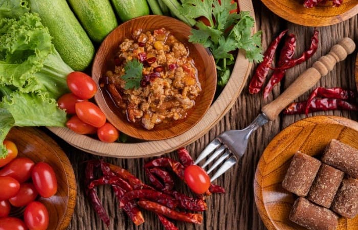 Makan Pedas Saat Puasa Ramadhan : Aman Dinikmati atau Berisiko bagi Lambung? - Image