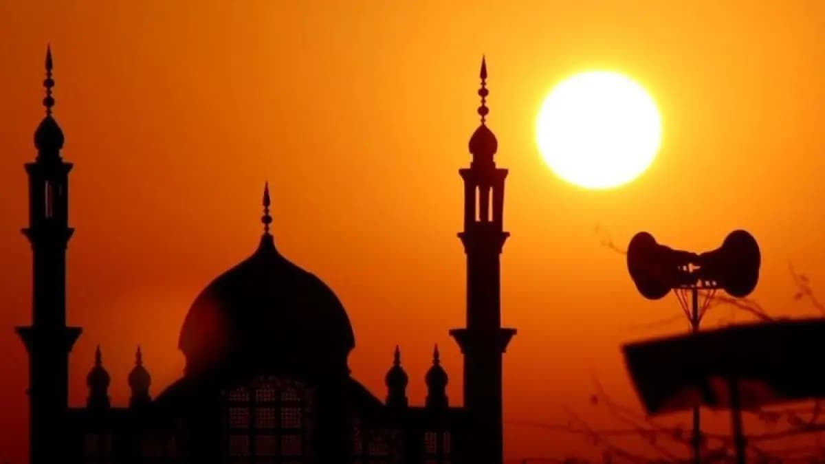 Adzan Maghrib  Kota Madiun 5-8 Maret 2026, Raih Kekhusyukan Puasa dengan Kepastian Waktu Berbuka - Image