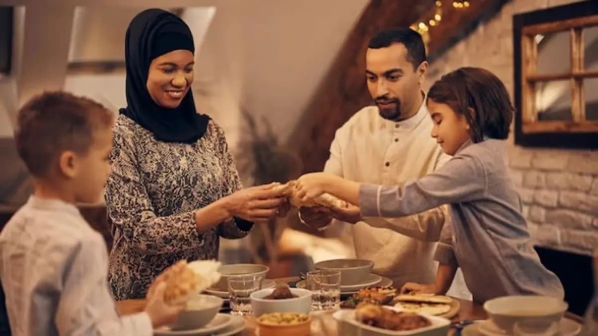 Inilah 5 Hikmah Sahur yang Jarang Dibahas, Keberkahan Fisik Sampai Ampunan Dosa Lewat Shalawat Malaikat - Image