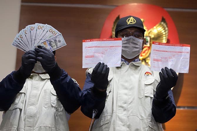 Selain Uang Ratusan Juta, KPK Sita Rekening Penampung Senilai Rp 4 M - Image