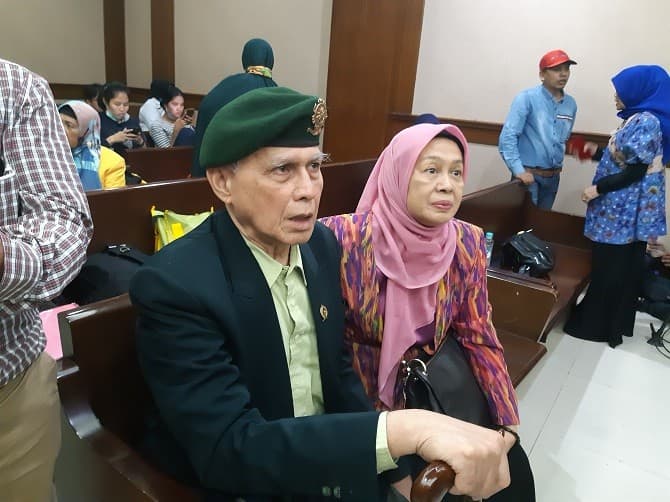 Miliki Senpi Ilegal, Kivlan Zen Divonis Penjara 4 Bulan 15 Hari - Image