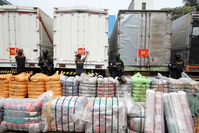 Eks Penyidik KPK Pertanyakan Efektivitas Mesin Pengecekan Impor Bea Cukai, Tapi Praktik Korupsi Masih Masif - Image