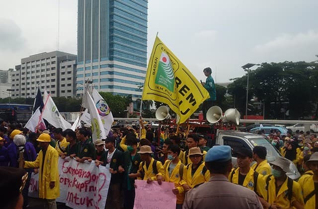 Gagal Bertemu DPR, Mahasiswa Janji Akan Bawa Massa Lebih Banyak Lagi - Image